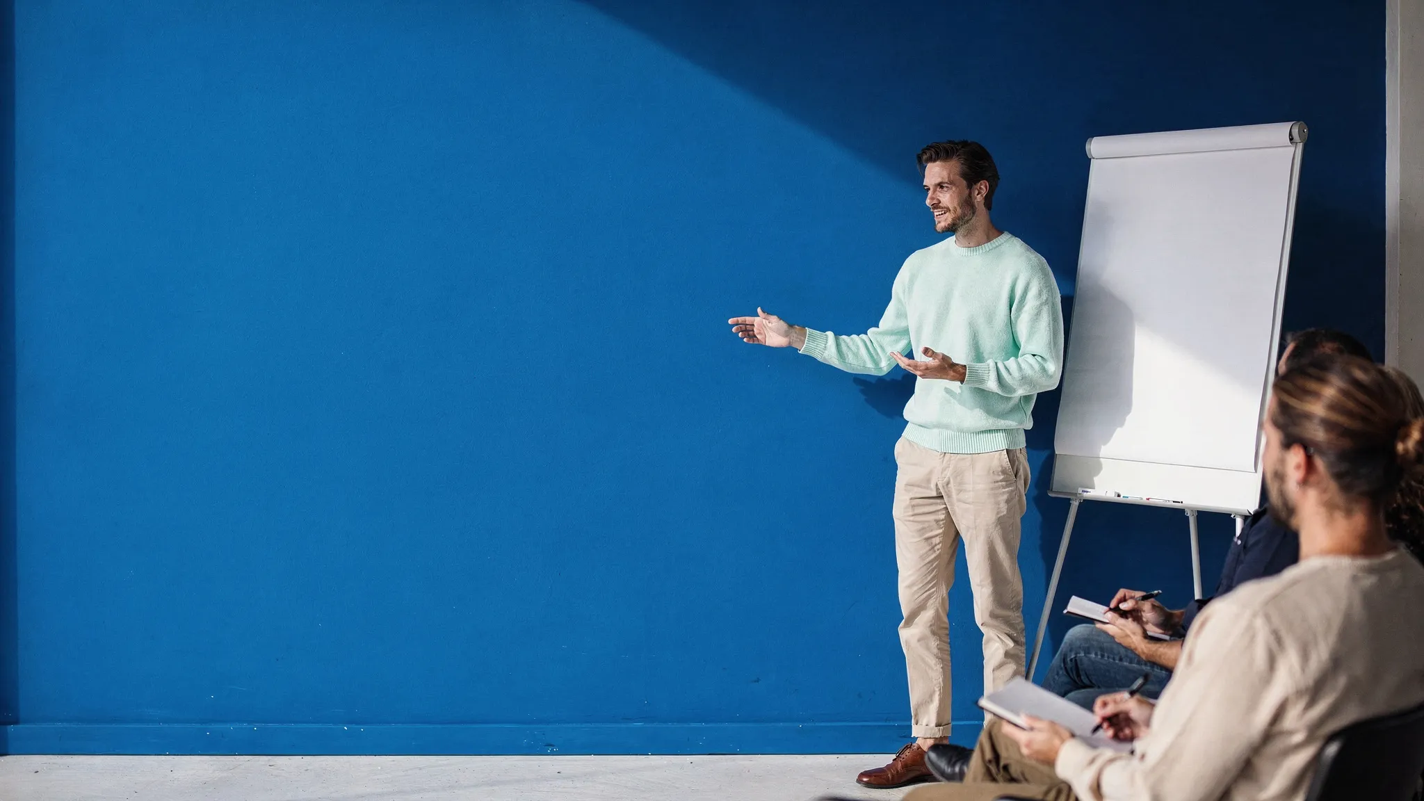 Formation & éducatif : une scène du métier, en plein soleil