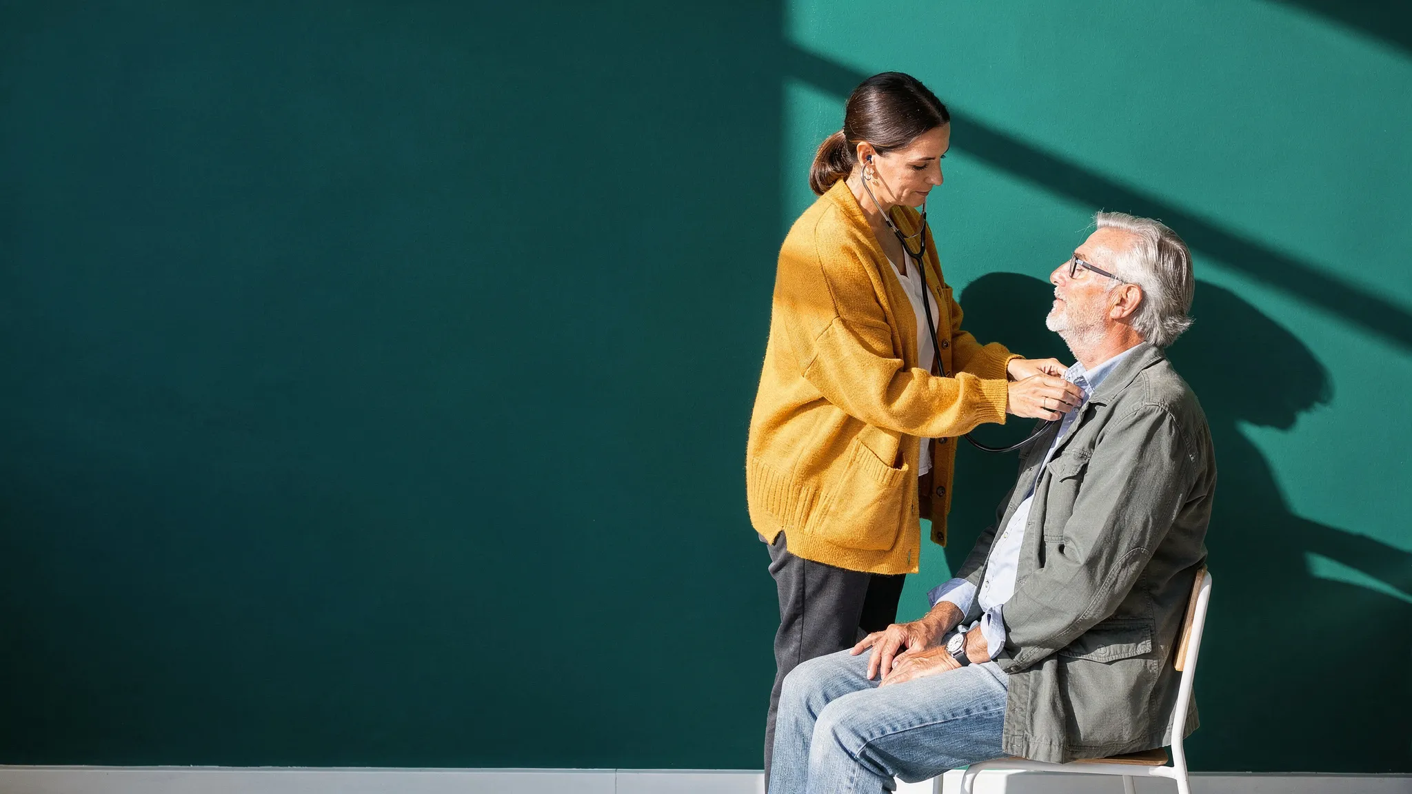 Médecin : une scène du métier, en plein soleil