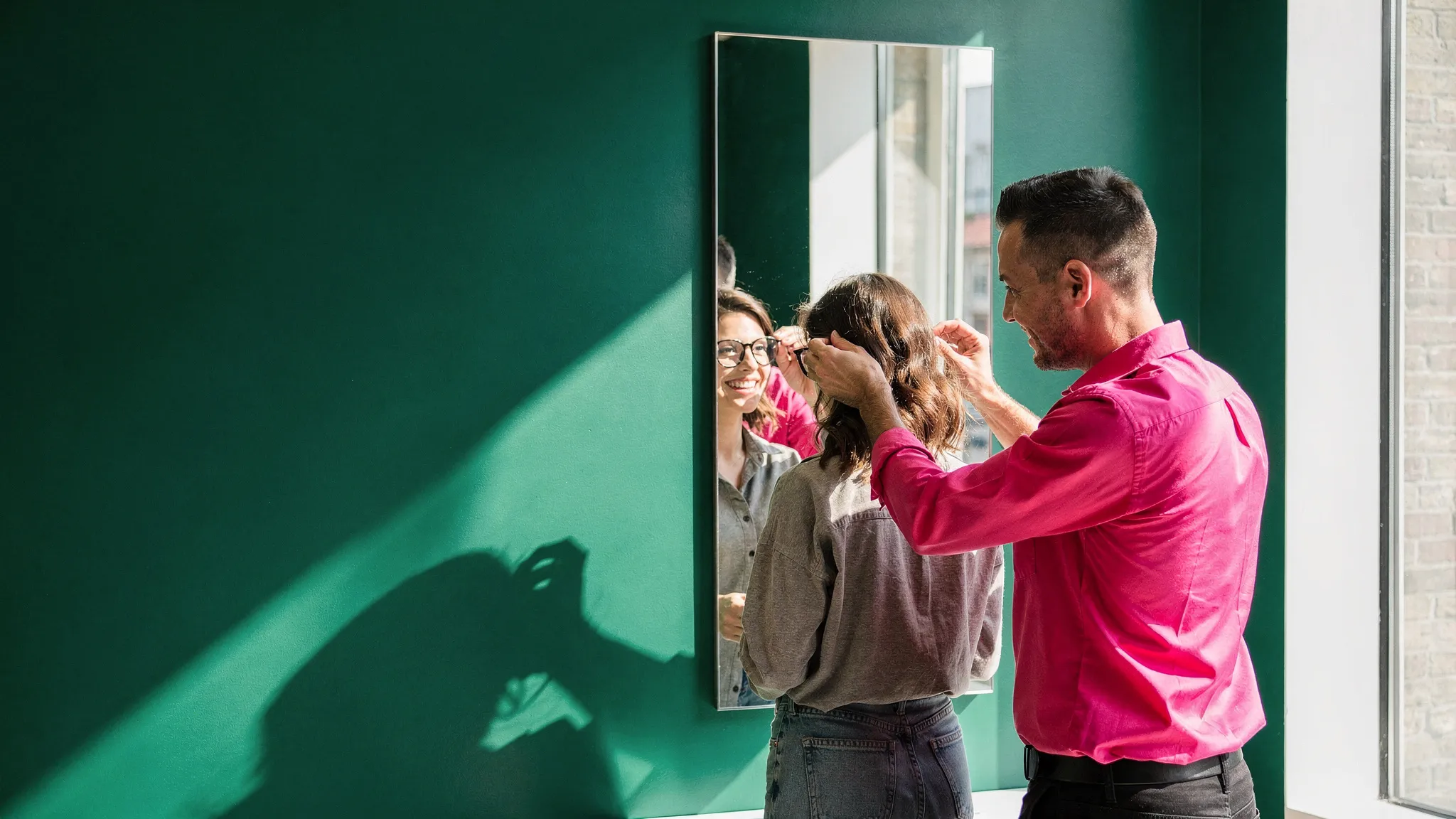 Opticien : une scène du métier, en plein soleil