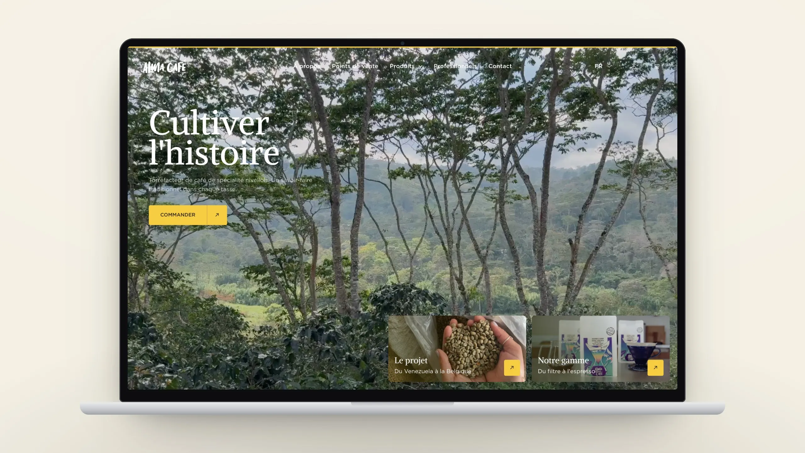 Le site de Alma Café affiché sur un ordinateur portable