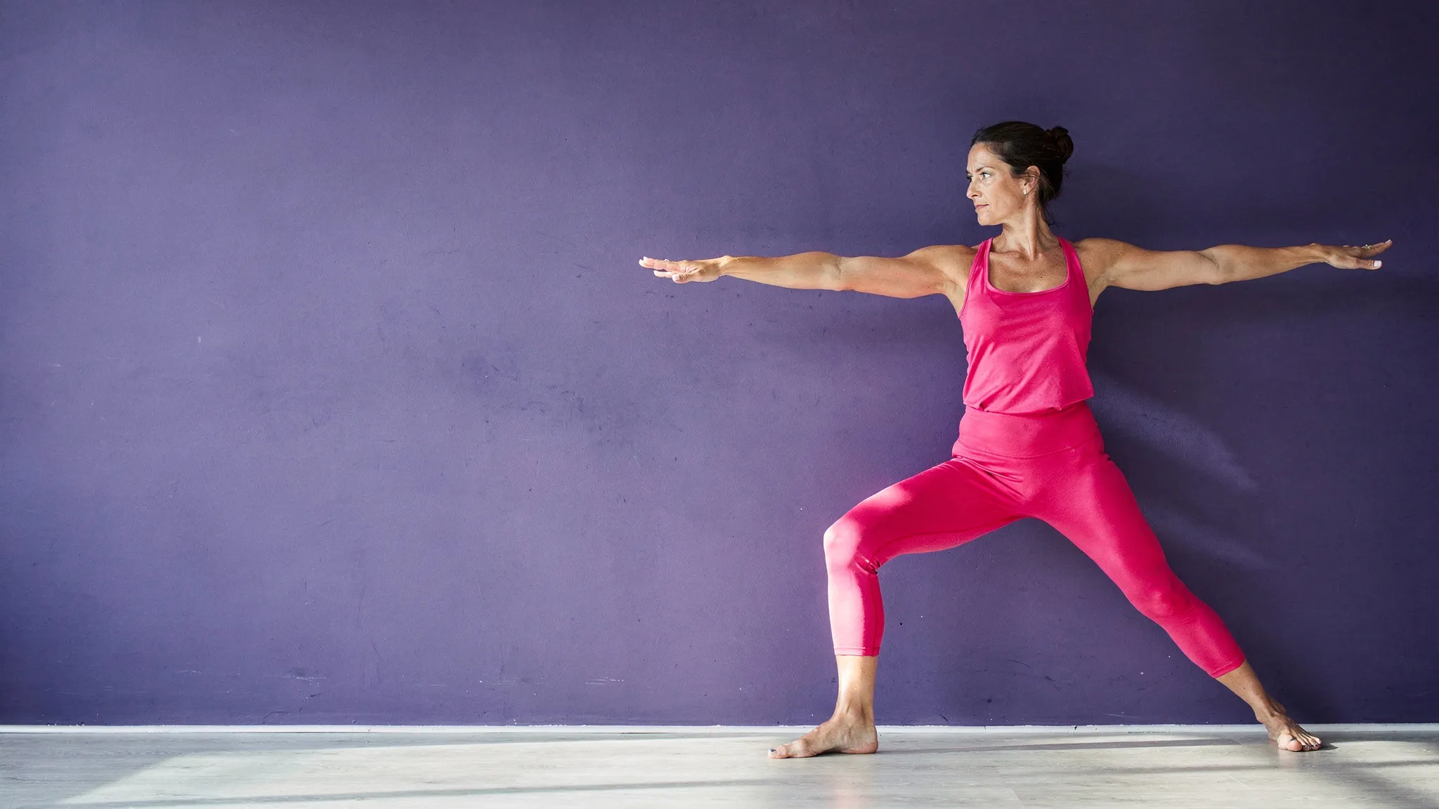 Studio de yoga : une scène du métier, en plein soleil